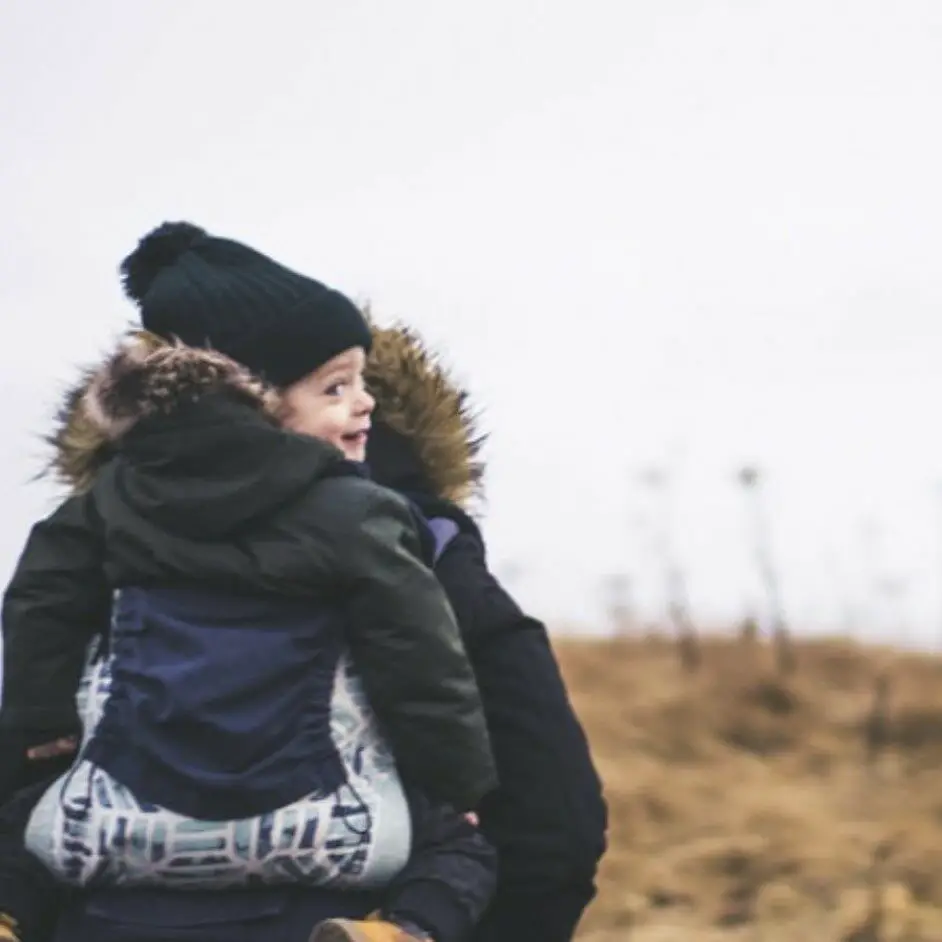 Is It Safe to Carry a Child on Your Shoulder? (Here’s a Handy Checklist to Help you Decide!)